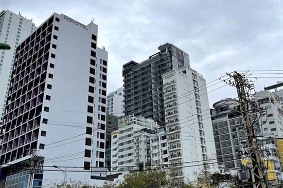 Bỏ gần 200 tỷ xây khách sạn, chết dí 2 năm bán lỗ 100 tỷ vẫn ế