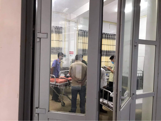 Sập tường lò gạch đè trúng 3 chị em ruột: 2 cháu bé đã tử vong, nạn nhân thứ 3 tiên lượng nặng-2