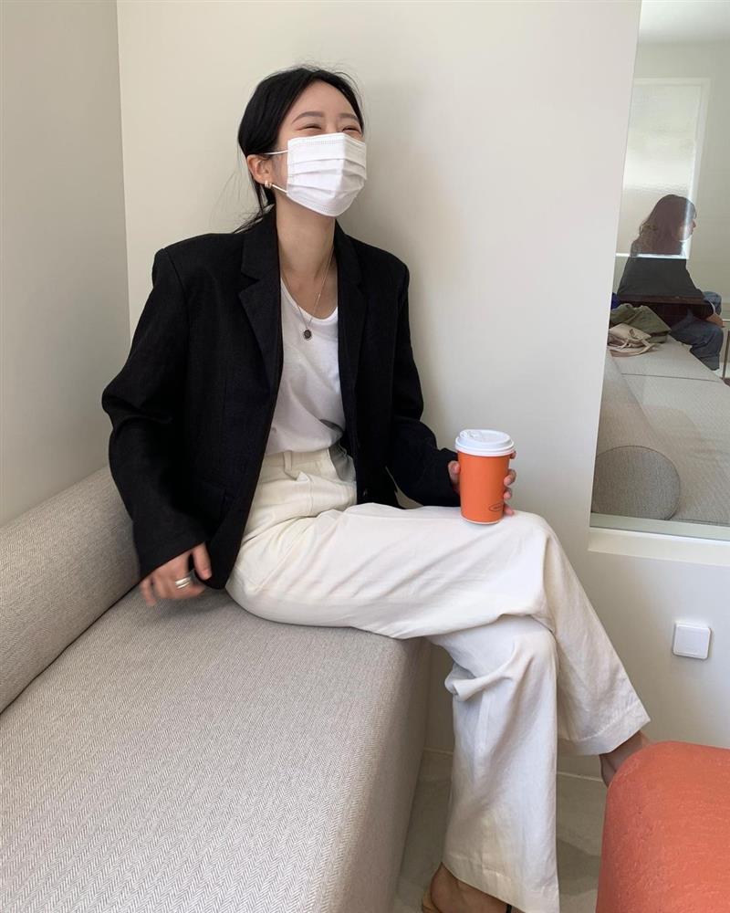 Gặp nàng blogger Hàn có biệt tài diện toàn đồ đơn giản mà ai cũng muốn copy theo-7