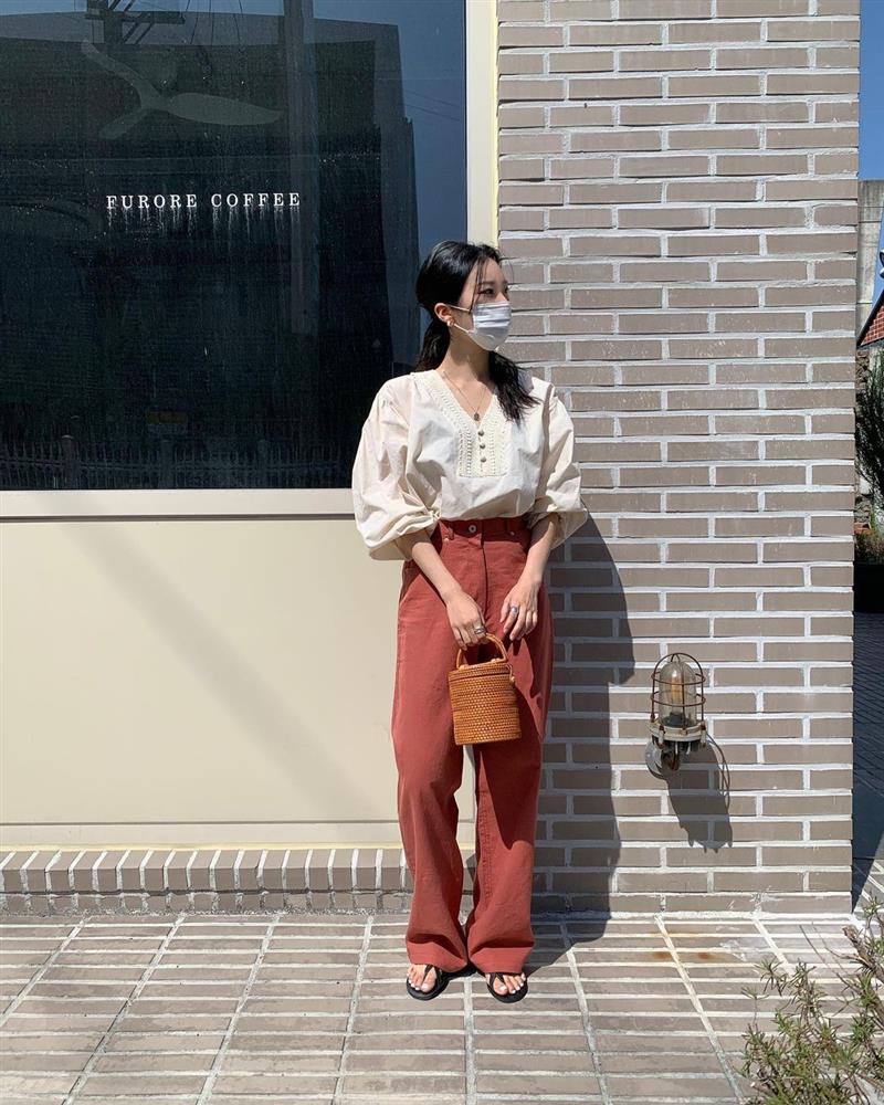 Gặp nàng blogger Hàn có biệt tài diện toàn đồ đơn giản mà ai cũng muốn copy theo-8