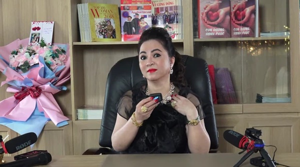 Em gái có chia sẻ đáng chú ý giữa lúc NS Hoài Linh vướng ồn ào với bà Phương Hằng và lùm xùm từ thiện 14 tỷ-3