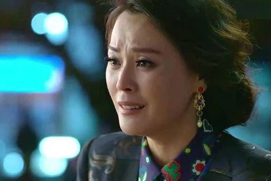 Em gái tôi cưới được 1 tuần, mẹ liền yêu cầu họp gia đình và thông báo một tin chấn động