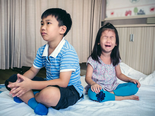 Con trai bị cắn bầm tay vì cách dạy lạ đời của giáo viên, mẹ hổ đến trường đòi công bằng không ngờ đấm gãy xương sườn cô giáo-3