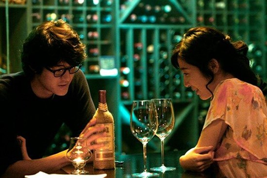 Bạn thân khác giới nửa đêm hẹn vợ tôi đi bar uống rượu, tôi dọa ly hôn, cô ấy đáp lại một câu khiến tôi trắng mắt nhận ra mình quá ngu ngốc