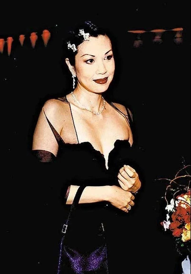 Bỏ rơi vợ đang ung thư để cặp kè bạn thân của vợ, vị tỷ phú gặp quả báo bi đát, đến tận lúc chết vẫn phải đối mặt với sự trừng phạt-5