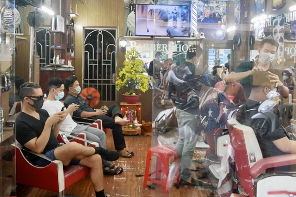 Hà Nội: Tạm đóng cửa Big C Thăng Long, phun khử khuẩn ngay trong đêm do liên quan ca Covid-19-6