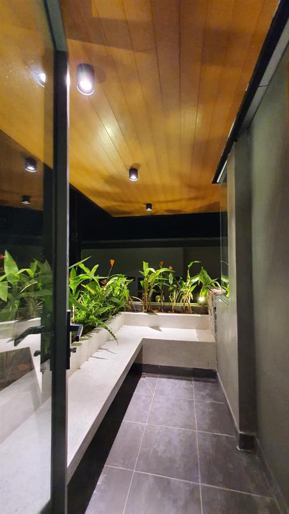 Mua được đất vàng trong hẻm, vợ chồng Đà Nẵng xây nhà tiền tỷ với không gian thoáng đãng, mặt tiền ốp đá khó đụng hàng-17