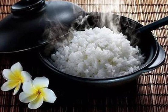 Nấu cơm chỉ cần cho thêm 3 thứ này đảm bảo cơm ngon ngọt không dính
