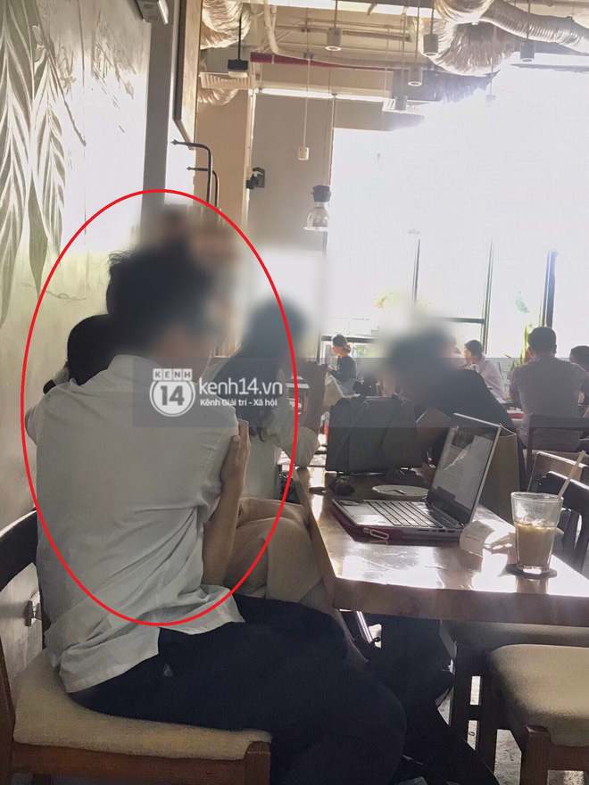 Ảnh, video phản cảm: Nhiều nam sinh vô tư hôn hít, sờ soạng bạn gái quá đà trong quán nước trước cổng trường-8