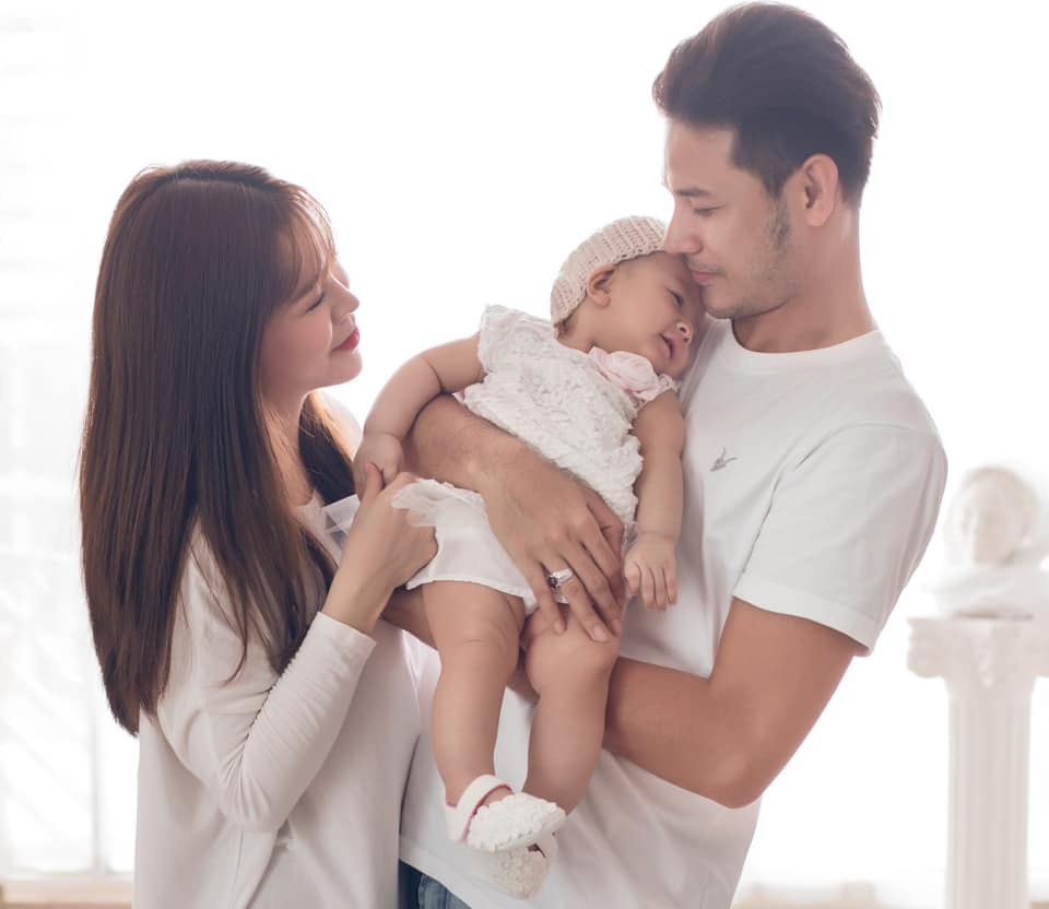 Sản phụ rặn đẻ 7 tiếng mà con không ra được, sinh xong bác sĩ phải gọi liên tục vì sợ bị hôn mê luôn trong lúc ngủ-12