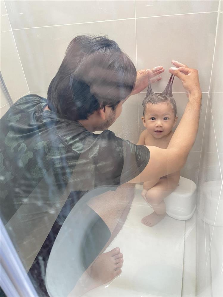 Sản phụ rặn đẻ 7 tiếng mà con không ra được, sinh xong bác sĩ phải gọi liên tục vì sợ bị hôn mê luôn trong lúc ngủ-14