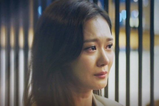 Con gái lảnh lót khoe bố đang đợi ở trường dù anh đã qua đời nửa năm, một lần nhìn vào sân trường con, tôi run rẩy đứng không vững