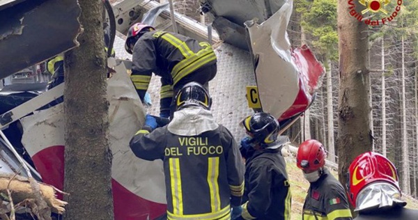 Tai nạn cáp treo khiến 14 người thiệt mạng, bé trai thoát chết thần kỳ nhờ cái ôm của bố, xót xa câu nói của đứa trẻ sau khi tỉnh lại-4