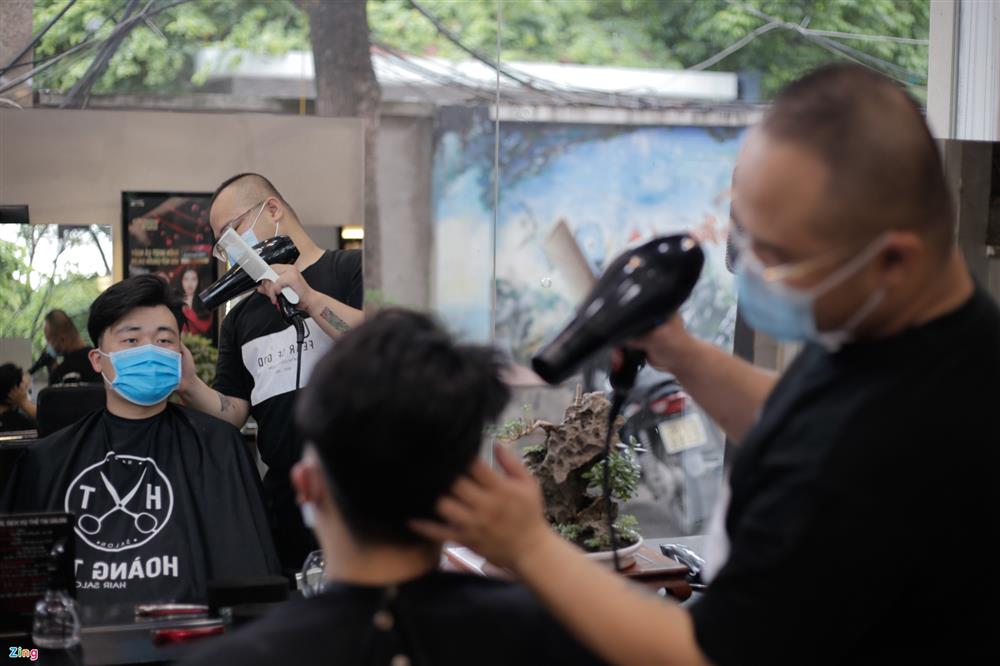 Sáng nay, tiệm làm tóc Hà Nội nhộn nhịp như 30 Tết-4