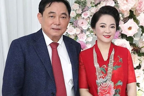 Bà Phương Hằng - ông Dũng “lò vôi”: Yêu từ cái nhìn đầu tiên, 11 năm không tiếc lời mật ngọt, vui tay là tặng nhau từ siêu xe đến kim cương