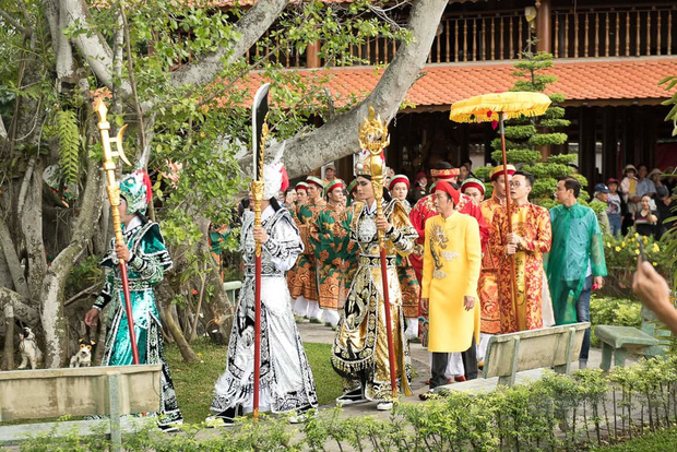 Sống giản dị, NS Hoài Linh lại có khối tài sản khổng lồ: Kim cương đong lon, trầm hương xa xỉ đến nhà thờ Tổ 7000m2 hàng trăm tỷ-7