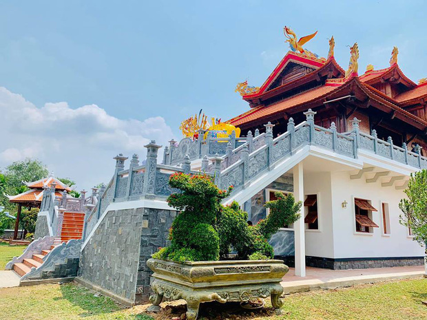 Sống giản dị, NS Hoài Linh lại có khối tài sản khổng lồ: Kim cương đong lon, trầm hương xa xỉ đến nhà thờ Tổ 7000m2 hàng trăm tỷ-6