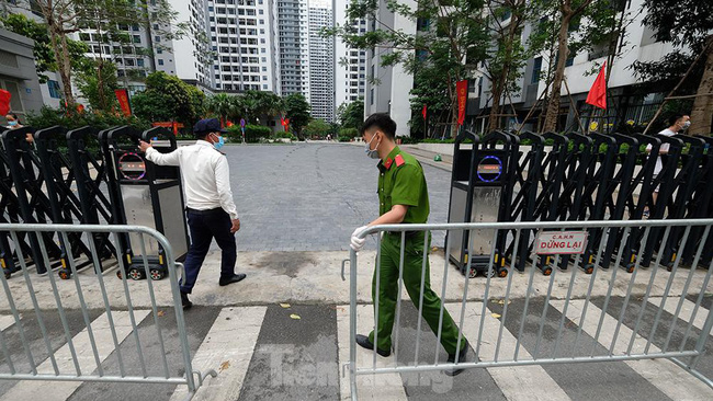 Những chung cư nào ở Hà Nội đang được phong tỏa tạm thời, giám sát y tế do liên quan ca mắc COVID-19?-1