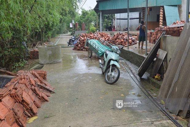 Người dân vùng lũ Hà Tĩnh nói về khoản 13,7 tỷ quyên góp của NS Hoài Linh: Khi nước rút được vài ngày là lúc chúng tôi cần cứu trợ nhất, một nắm khi đói bằng một gói khi no-3