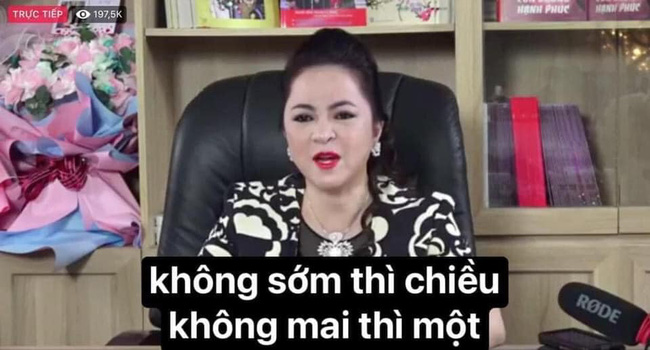 CẬP NHẬT: Hơn 20 phát ngôn để đời, khiến dư luận đêm nay liên tục bàn tán của bà Phương Hằng trên sóng livestream-3