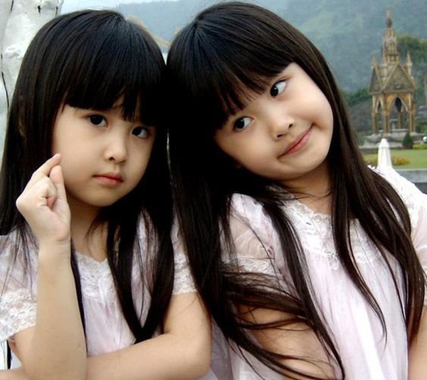 Cặp chị em sinh đôi thiên thần được mệnh danh đẹp nhất Đài Loan gây ngỡ ngàng với diện mạo ở tuổi thiếu nữ sau 16 năm-1