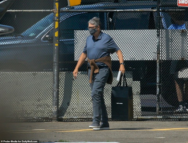 Hậu ly hôn, tỷ phú Bill Gates gây chú ý với túi thức ăn thừa sau bữa tối sang trọng trong khi vợ cũ tận hưởng cuộc sống độc thân-2