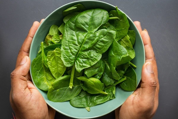 2 loại rau củ quen thuộc nếu ăn sống có thể gây rối loạn nhịp tim, loãng xương, thậm chí đột tử-3