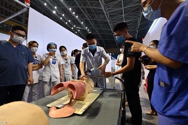 Bên trong bệnh viện dã chiến điều trị Covid-19 lớn nhất miền Bắc-12