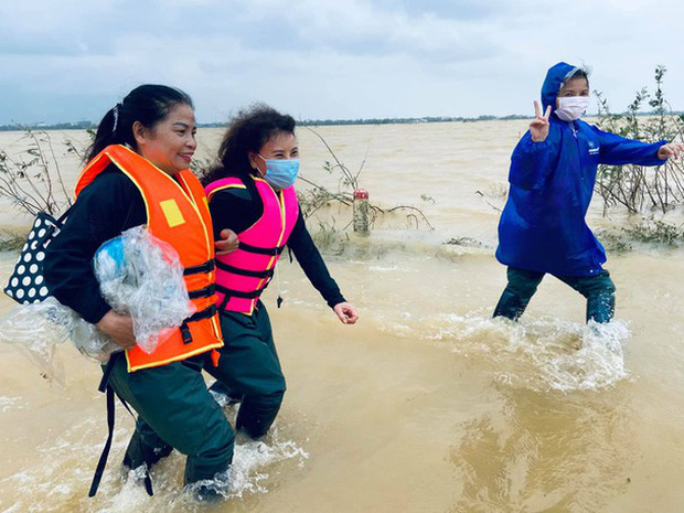 Mẹ Hà Hồ cuối cùng đã nói rõ về chuyện Trấn Thành chuyển 6,45 tỷ tiền cứu trợ miền Trung kèm hình ảnh, thông tin minh bạch-6