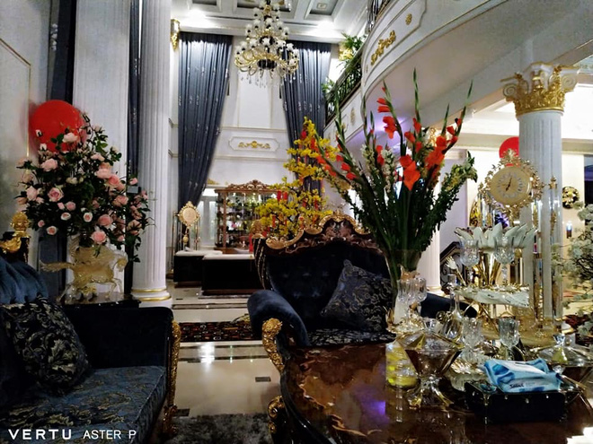 Bên trong biệt thự dát vàng của đại gia Phương Hằng: Ảnh thật không đẹp như thiết kế, nhìn u tối và kém sang vài phần-15