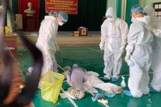 Nhân viên y tế kiệt sức, ngất xỉu