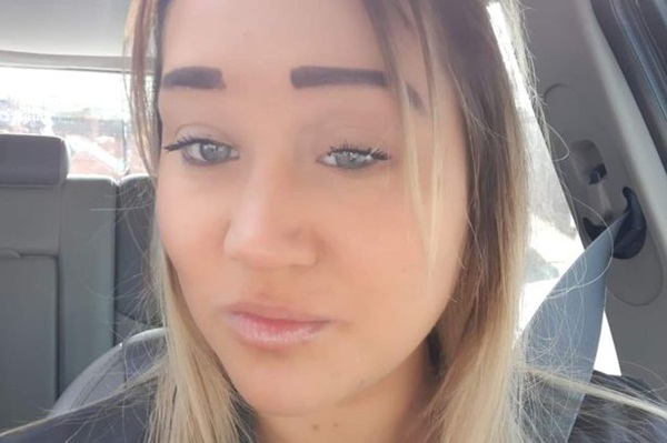 Chụp bức ảnh kỷ niệm trong đêm tiệc, nhóm bạn bủn rủn chân tay rồi mất ăn mất ngủ khi nhìn lại bức hình 7 người mà 8 khuôn mặt-1