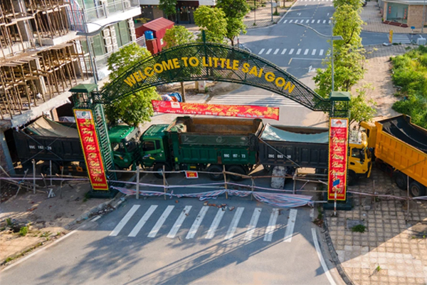 Bắc Giang: Người phụ nữ theo hội Thánh đức chúa trời là F1 không chịu đi cách ly, cảnh sát dùng xe thang tiếp cận-3