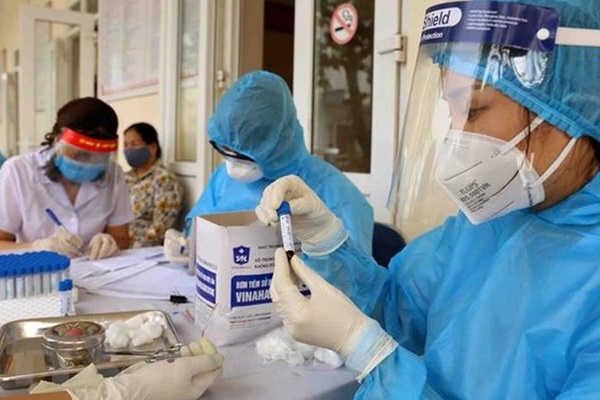 NÓNG: 13 người sinh hoạt cùng giáo phái ở TP HCM dương tính với SARS-CoV-2, có 1 đầu bếp KS Sheraton-1