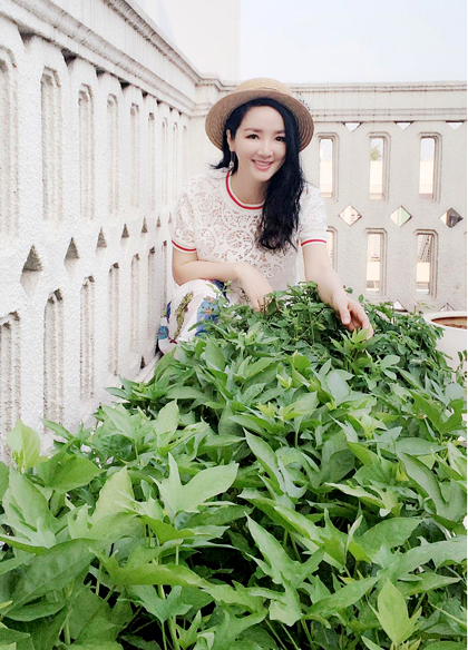 Biệt thự sang trọng ít ai biết của Hoa hậu Giáng My, hoa tươi ngập từ nhà ra ngõ-10