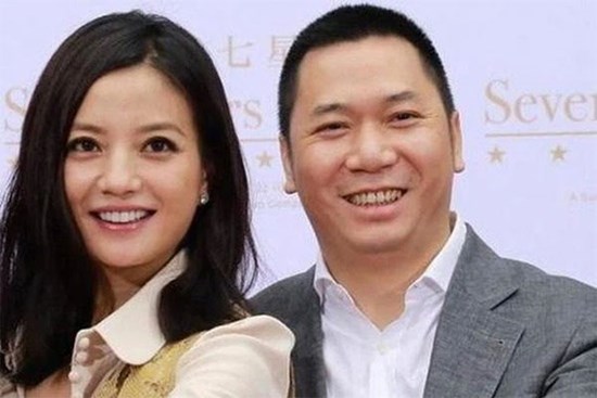 Chồng đại gia xoá sạch sẽ ảnh liên quan tới Triệu Vy, chính thức chấm dứt cuộc hôn nhân kéo dài 11 năm?