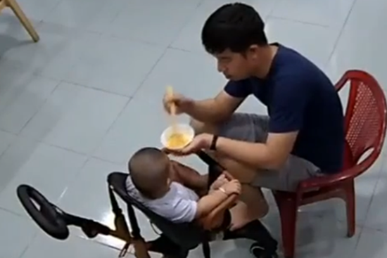 Cười sặc sụa với