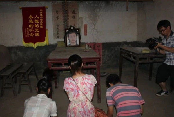 Thanh niên bỏ mạng vì cứu gia đình 4 người, kẻ vô ơn đã không dự đám tang lại còn buông một câu nói cay nghiệt gây phẫn nộ-7