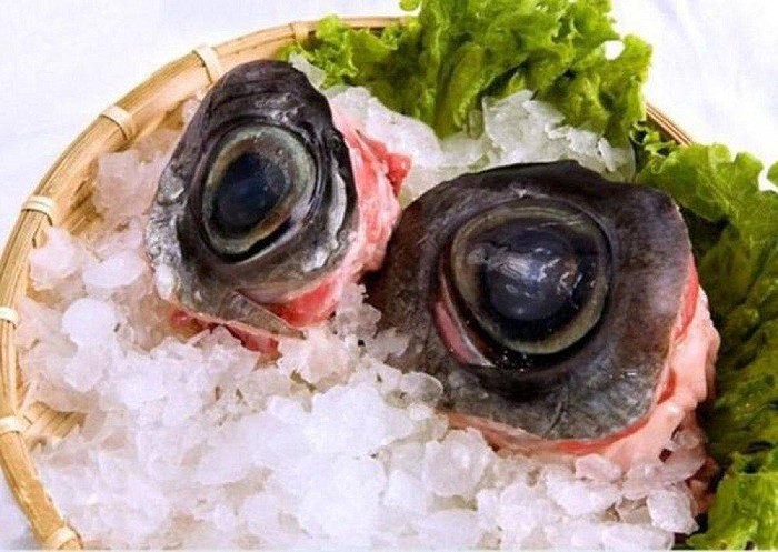 Đứng tim với món ăn rùng rợn làm từ mắt cá ngừ-3
