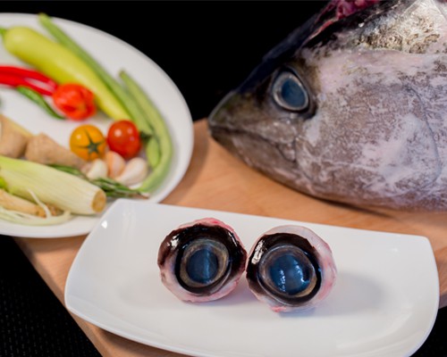 Đứng tim với món ăn rùng rợn làm từ mắt cá ngừ-4