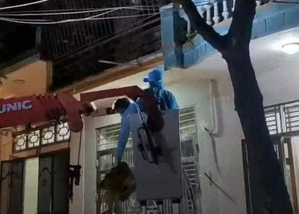 Đề xuất phạt hành chính người phụ nữ theo hội Thánh đức chúa trời là F1, cố thủ trong phòng cầu cúng-2