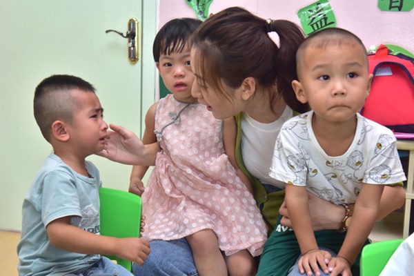 Thấy con bọ trên mặt con gái, mẹ vội vàng đập mạnh, phản ứng sai lầm để lại hậu quả khủng khiếp khiến cô ân hận đến phát khóc-3