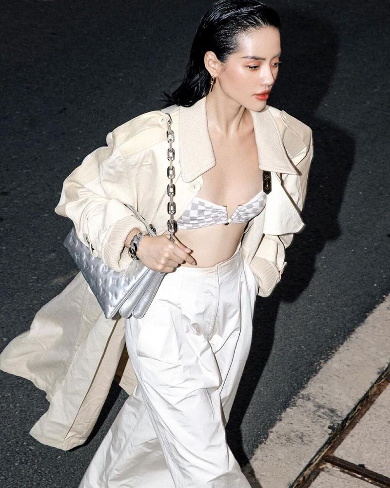 Mỹ nhân Việt mê mẩn mốt áo bé xíu không đủ che vòng 1-1