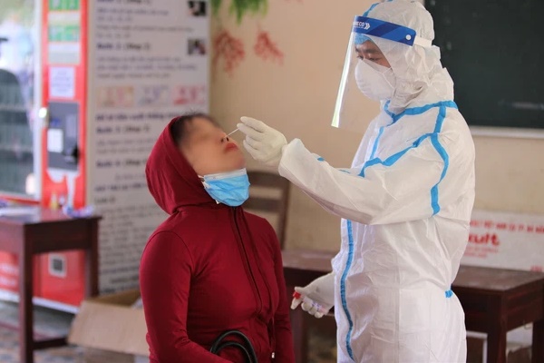 Người dân Đà Nẵng lần đầu đi chợ bằng thẻ QR- Code-5