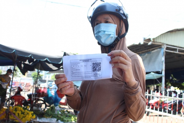 Người dân Đà Nẵng lần đầu đi chợ bằng thẻ QR- Code-1