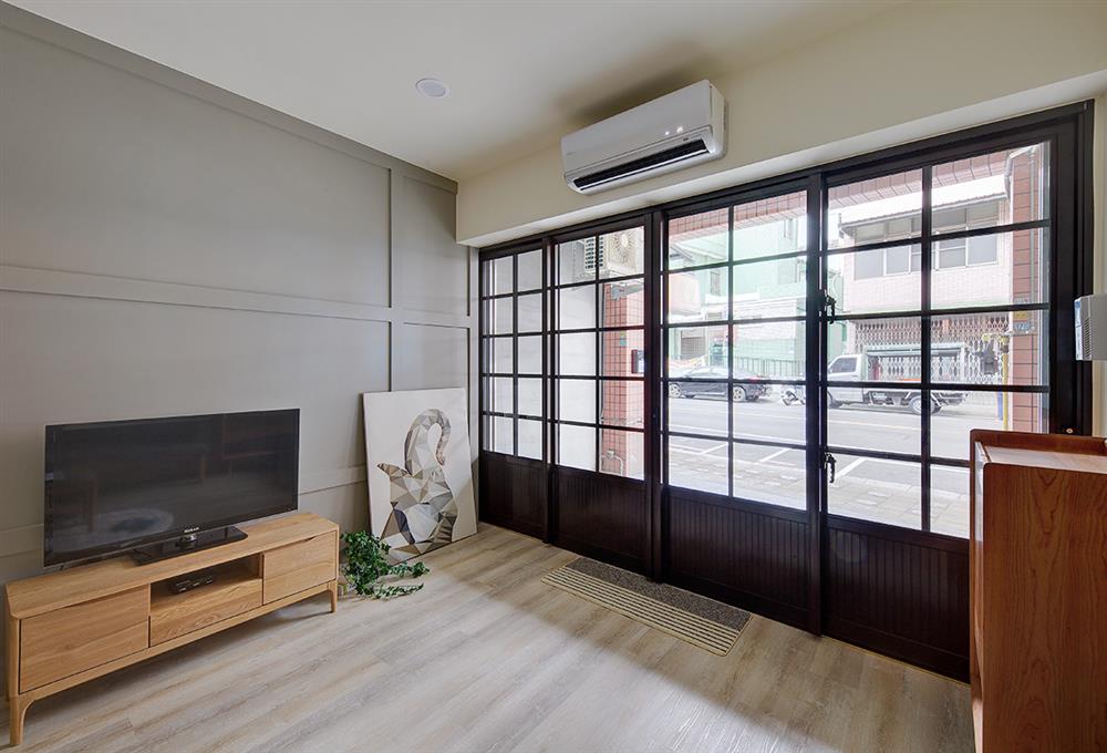 Các con cải tạo nhà phố 30 năm tuổi gần gũi với thiên nhiên, an toàn khi sử dụng để tặng mẹ-3