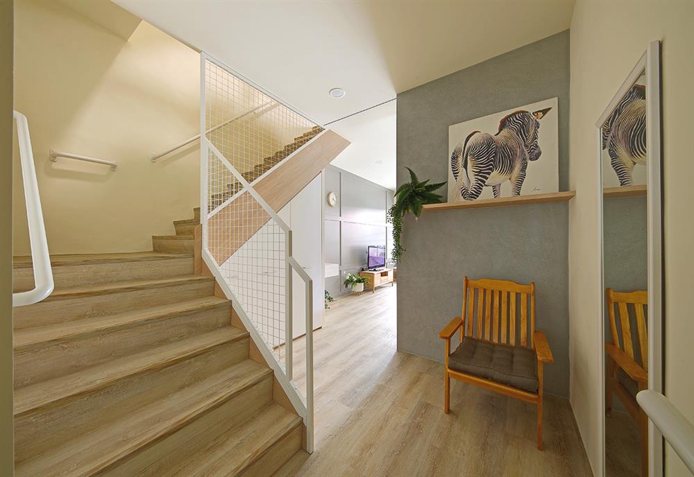 Các con cải tạo nhà phố 30 năm tuổi gần gũi với thiên nhiên, an toàn khi sử dụng để tặng mẹ-12