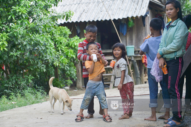 Chủ tịch xã vùng lũ ở Quảng Bình: Đời sống ở đây ổn định rồi, NS Hoài Linh nên tăng cường số quà này về những vùng dịch Covid-19-15