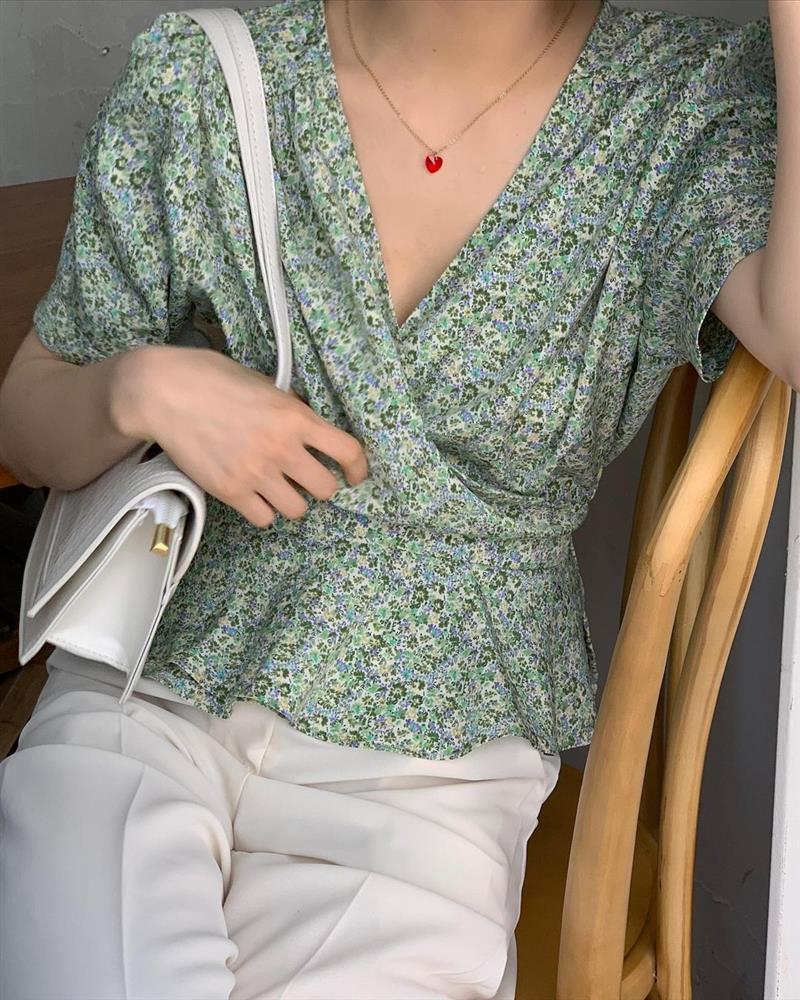 Mẫu áo blouse đang phủ sóng dày đặc: Mặc lên khiến ai cũng tưởng bạn gầy đi 5kg, lên hình sống ảo cực xinh-2