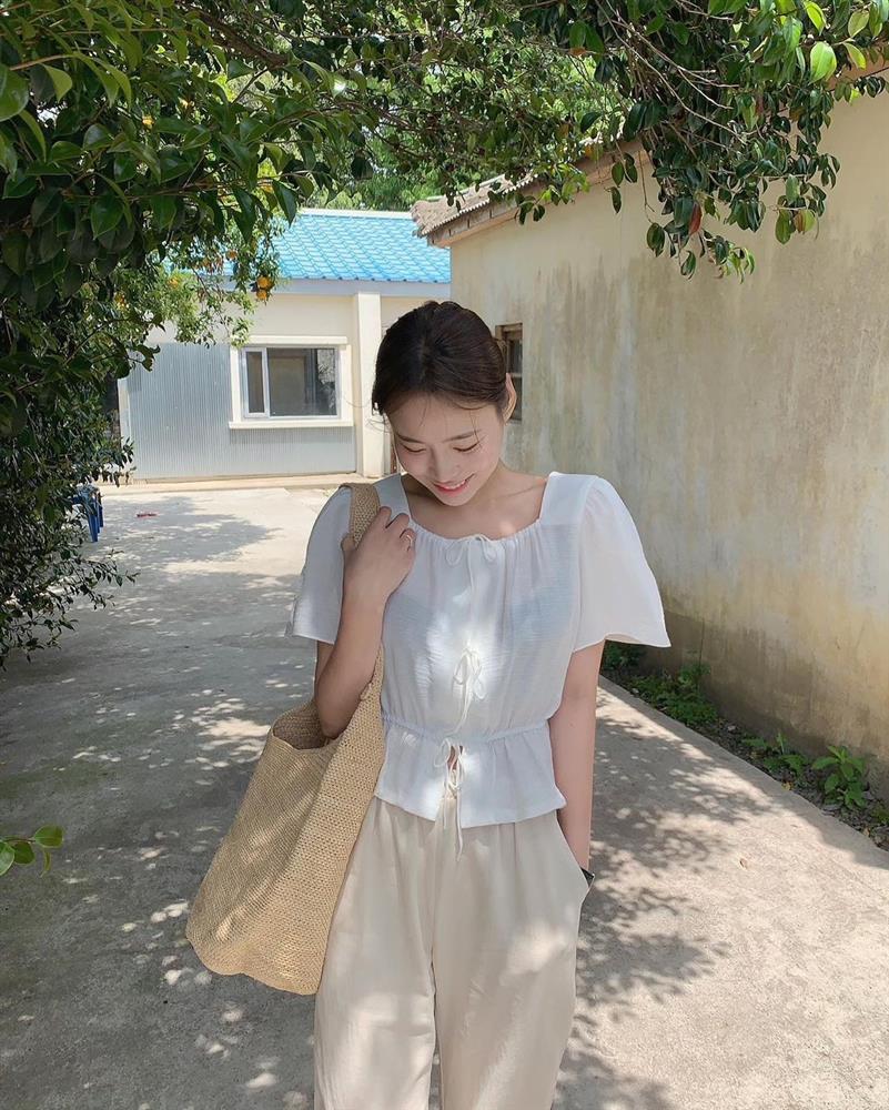 Mẫu áo blouse đang phủ sóng dày đặc: Mặc lên khiến ai cũng tưởng bạn gầy đi 5kg, lên hình sống ảo cực xinh-13